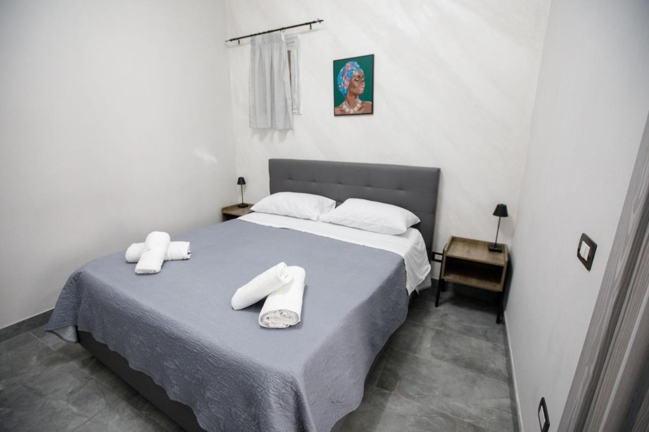 Mg House_2 Apartment Napoli Bagian luar foto